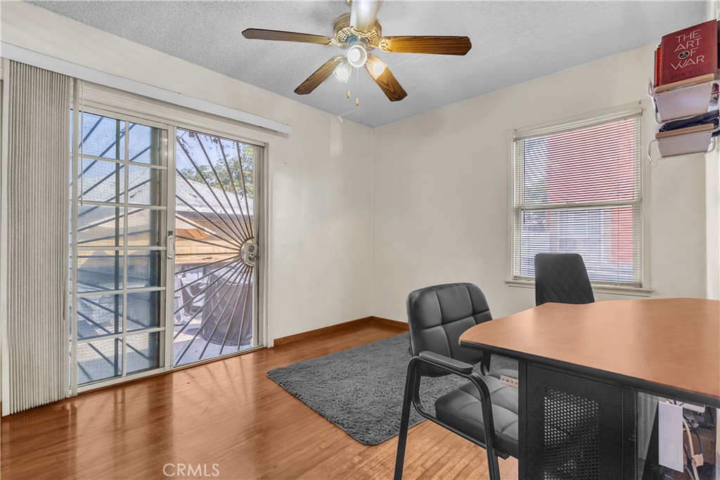 3023 E 64th St