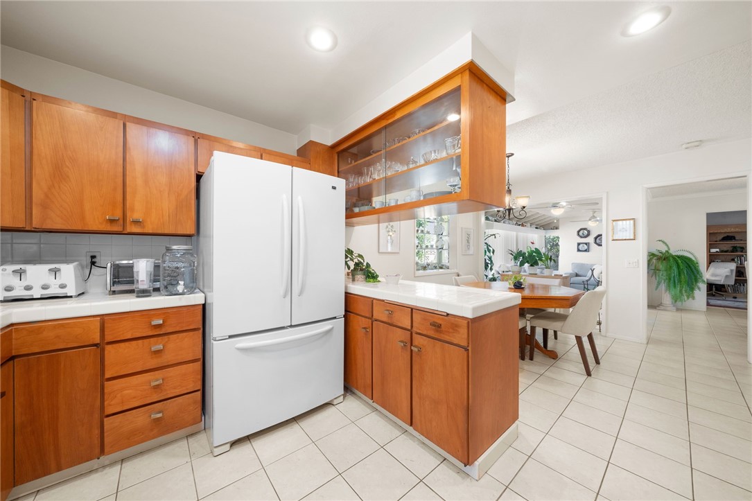 1200 W Montrose Avenue