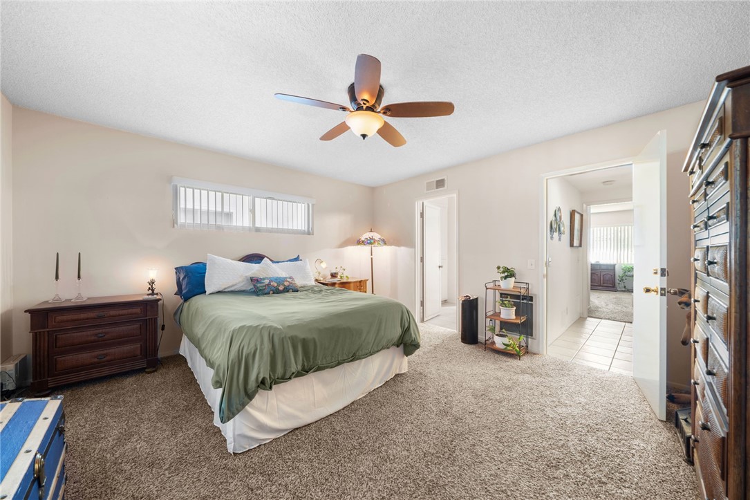 1200 W Montrose Avenue