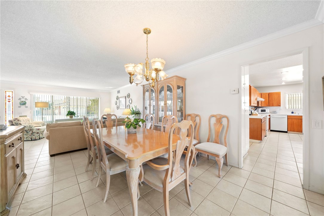 1200 W Montrose Avenue