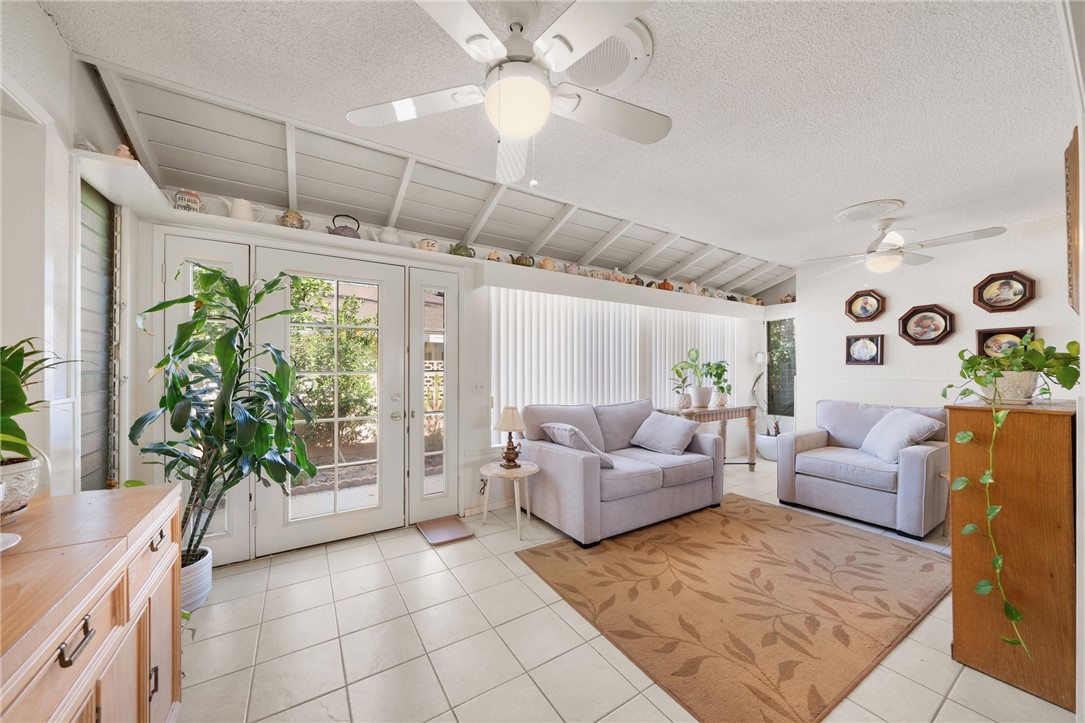 1200 W Montrose Avenue