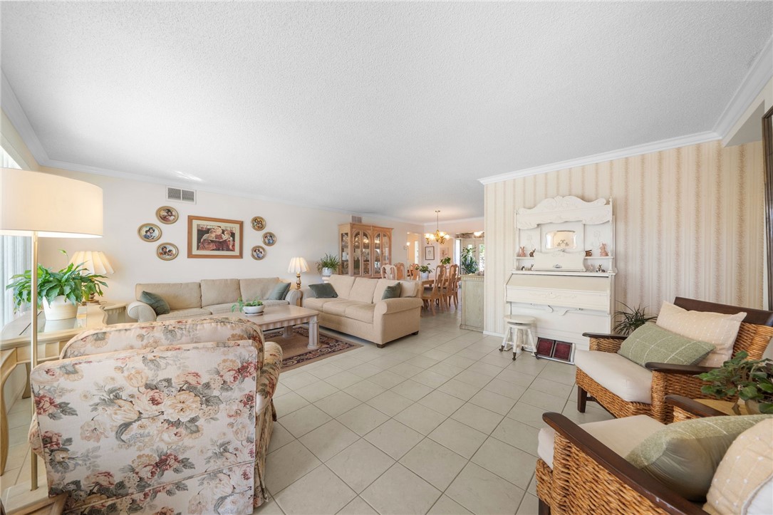 1200 W Montrose Avenue