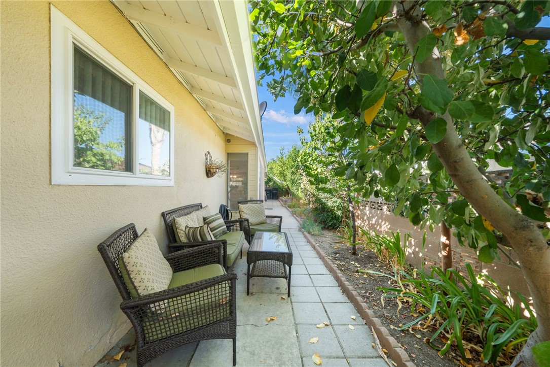 1200 W Montrose Avenue