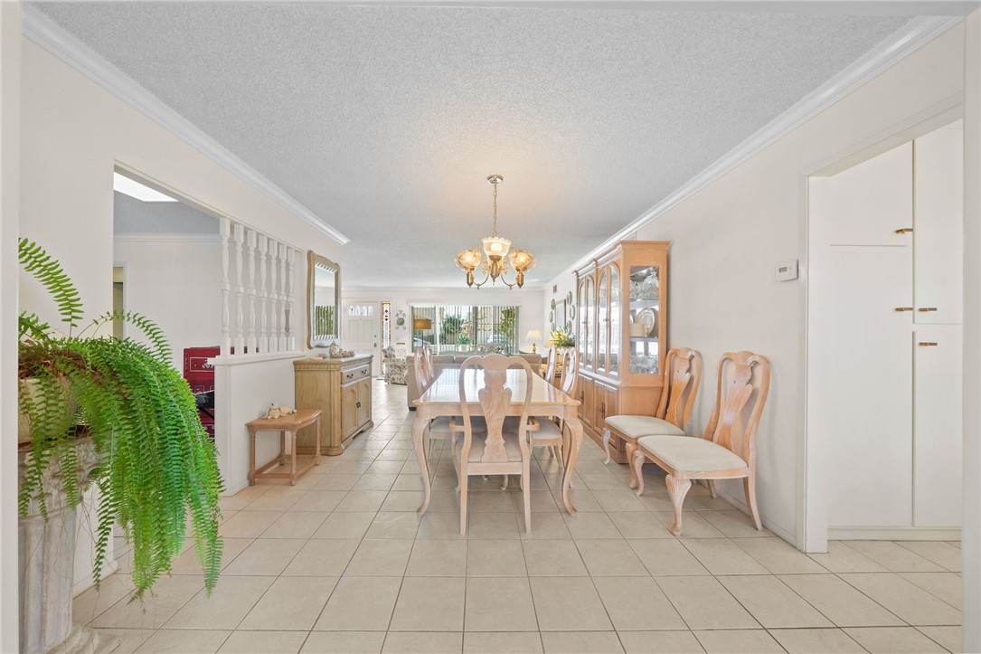 1200 W Montrose Avenue