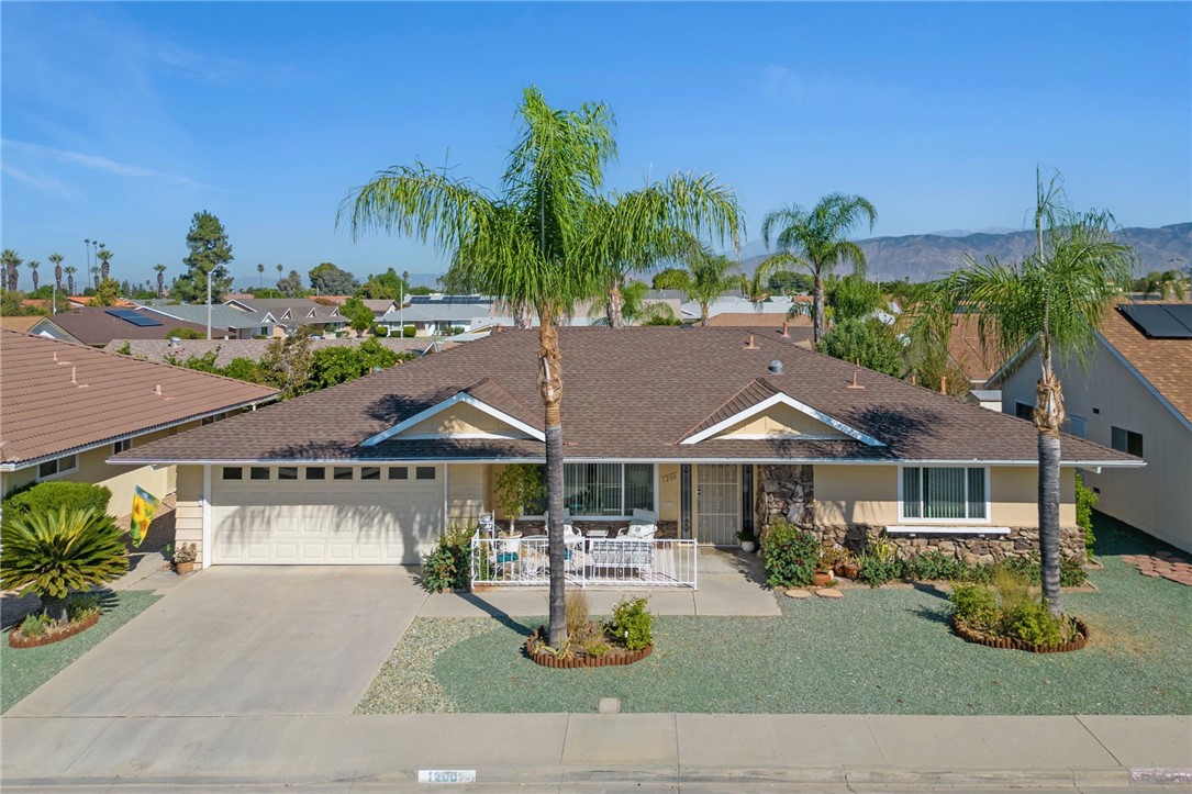 1200 W Montrose Avenue