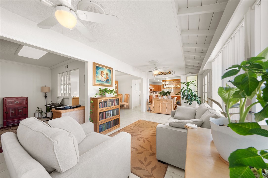 1200 W Montrose Avenue