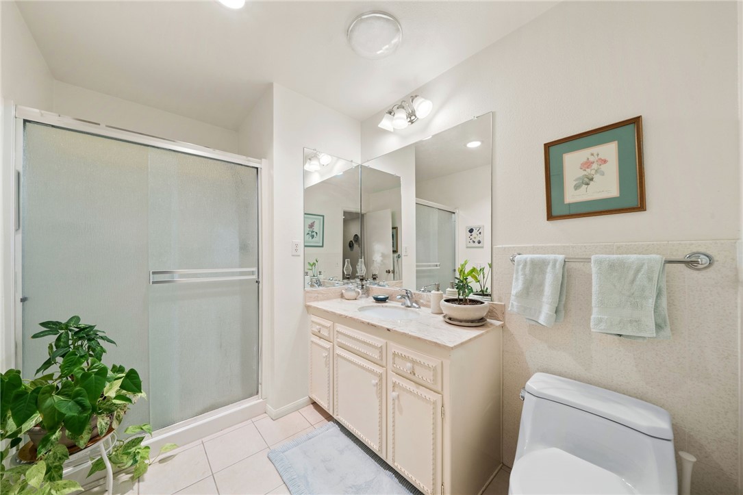 1200 W Montrose Avenue