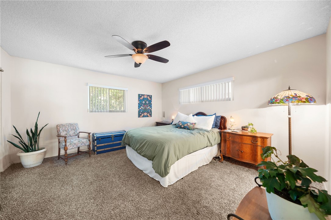 1200 W Montrose Avenue