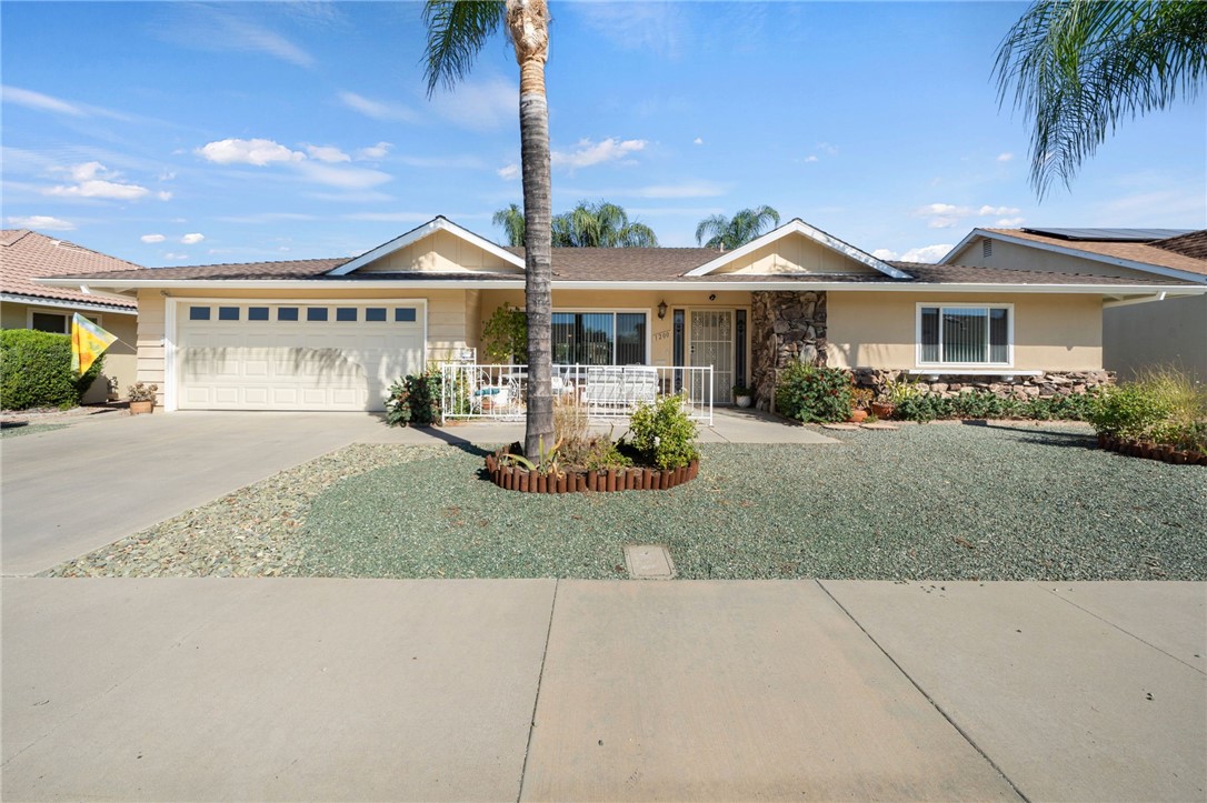 1200 W Montrose Avenue