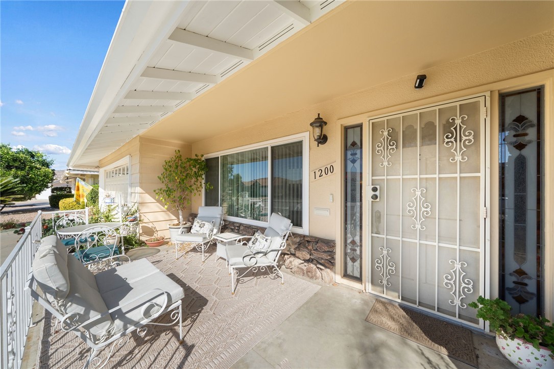 1200 W Montrose Avenue