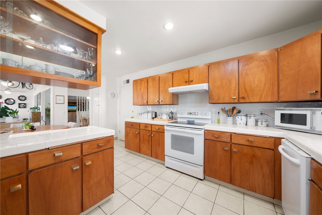 1200 W Montrose Avenue