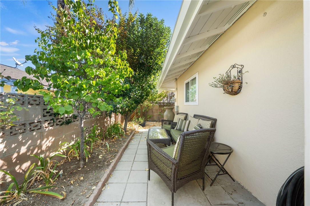 1200 W Montrose Avenue