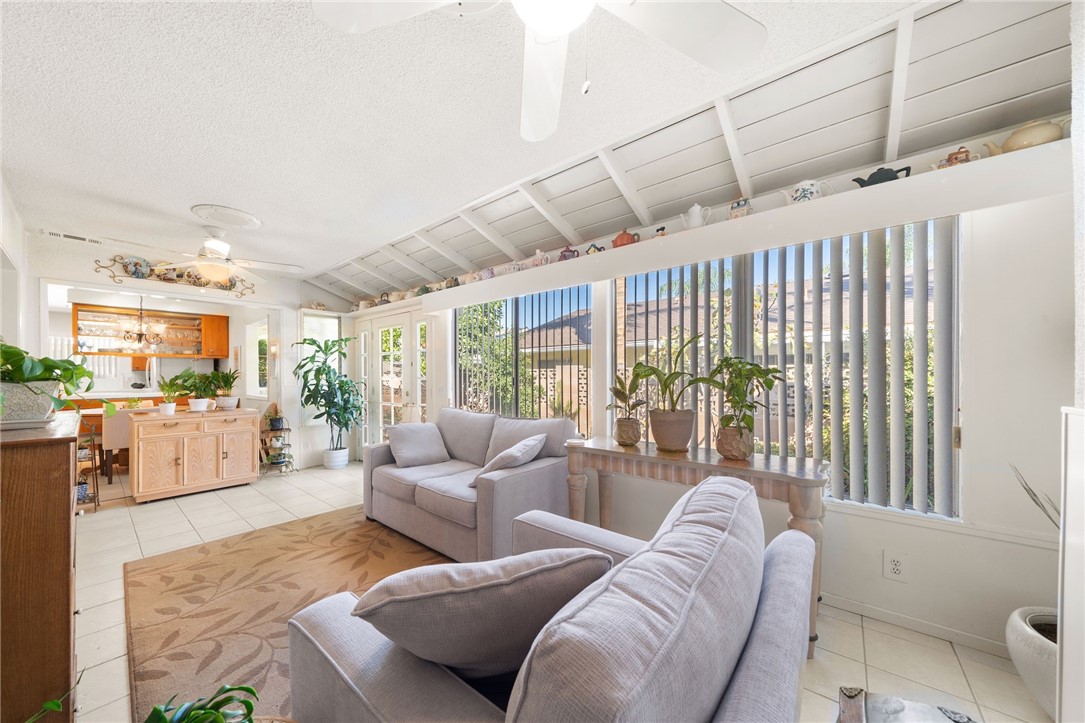 1200 W Montrose Avenue