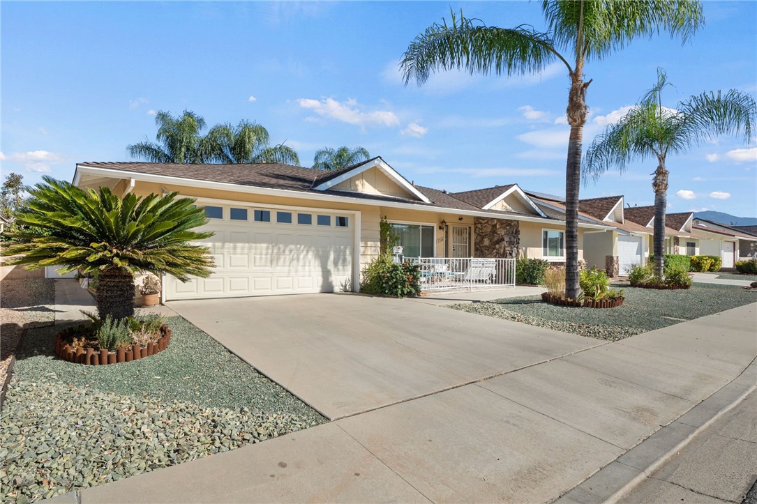 1200 W Montrose Avenue