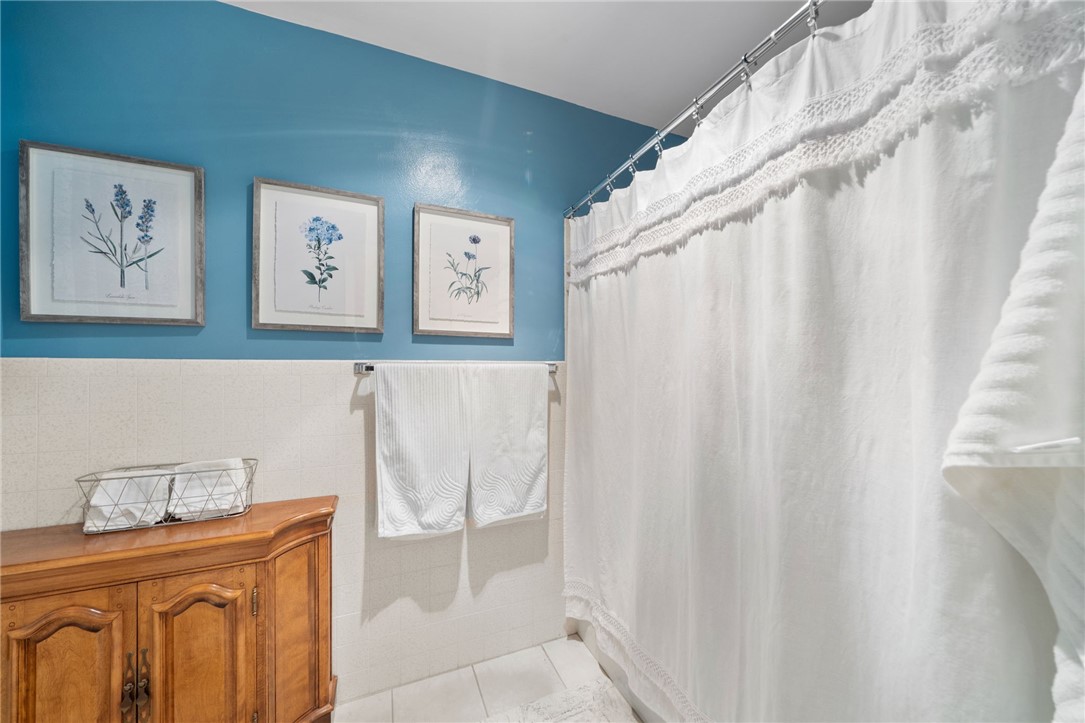 1200 W Montrose Avenue