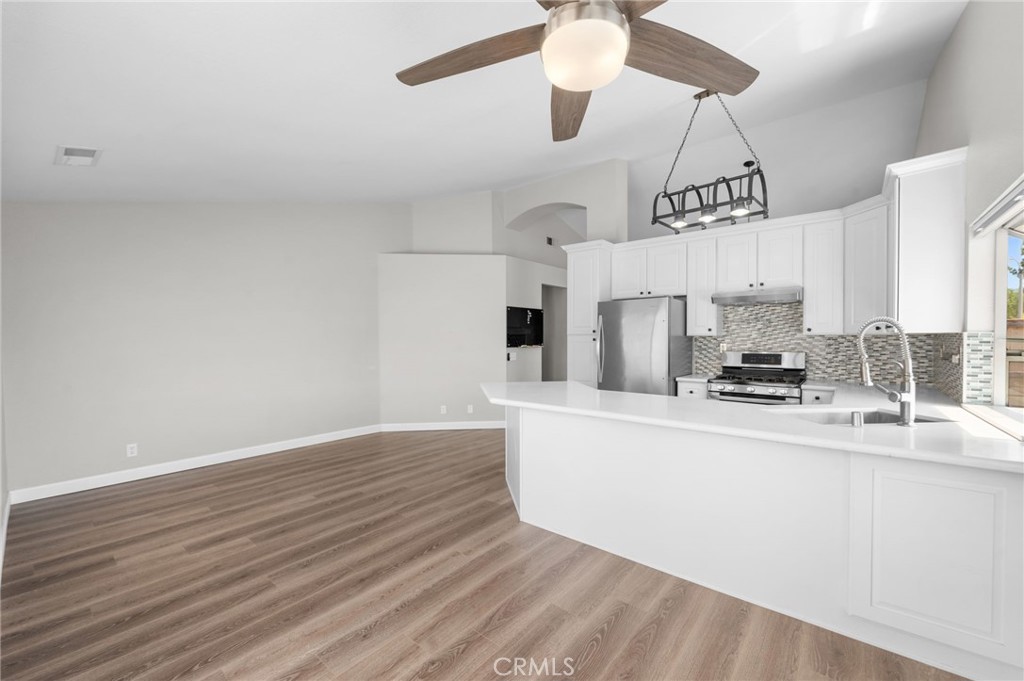 24577 Via Las Laderas