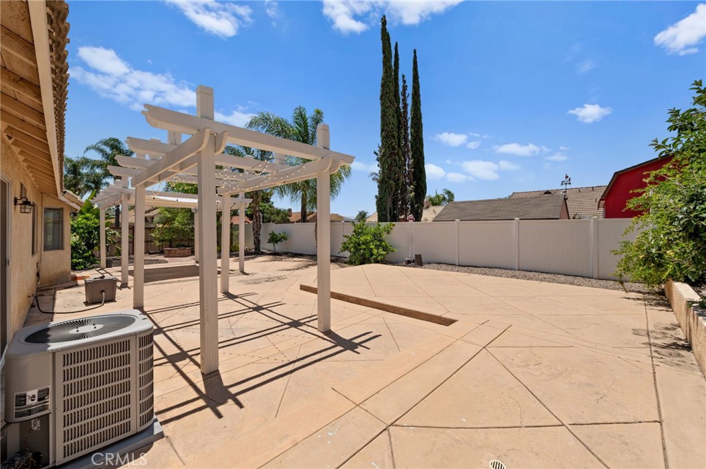 24577 Via Las Laderas