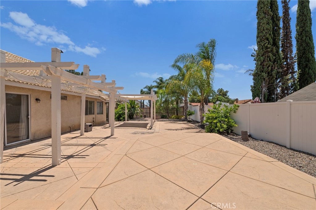 24577 Via Las Laderas