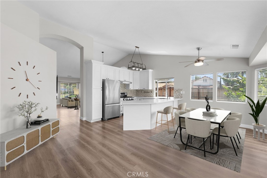 24577 Via Las Laderas