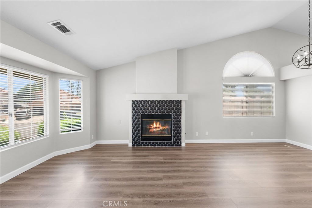 24577 Via Las Laderas