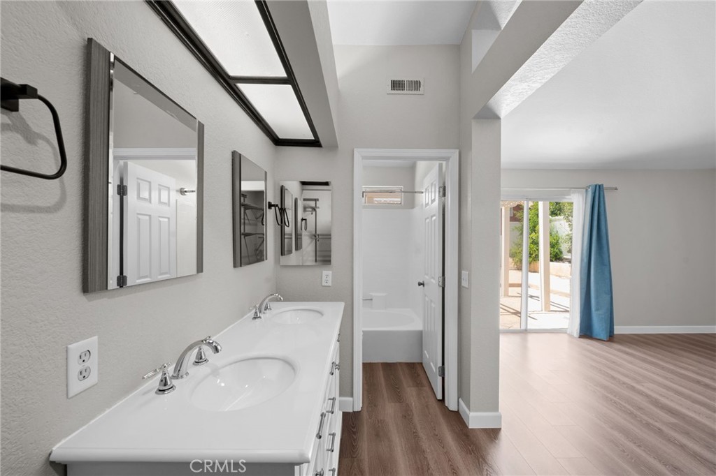 24577 Via Las Laderas