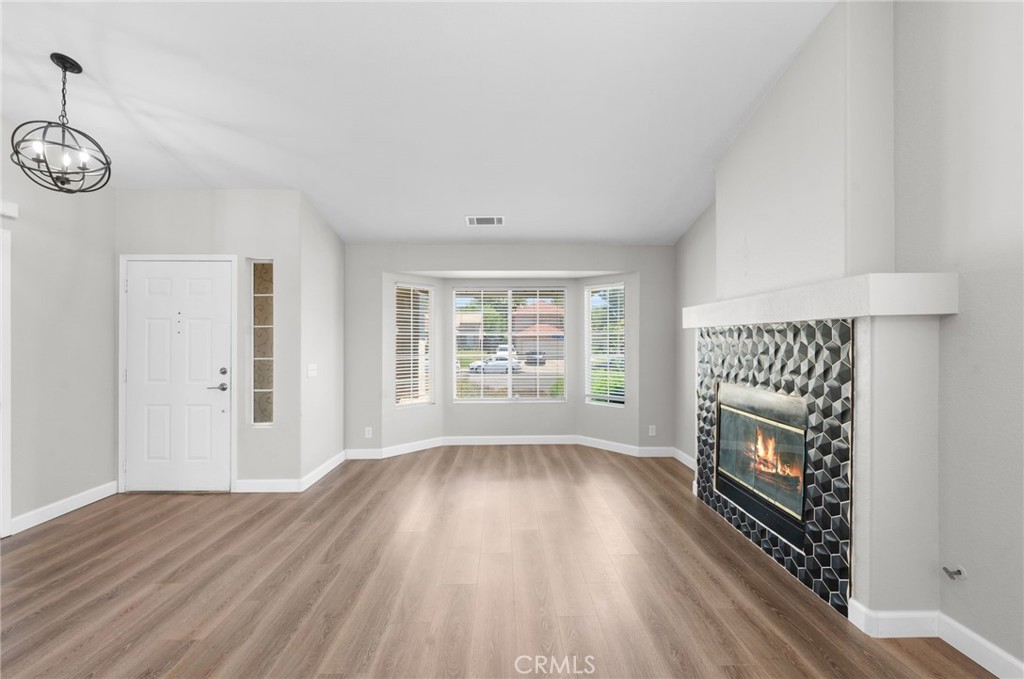 24577 Via Las Laderas