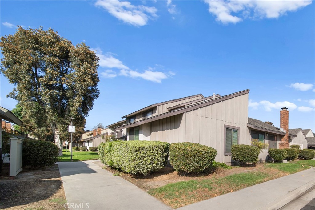 1351 W Cerritos Avenue 4