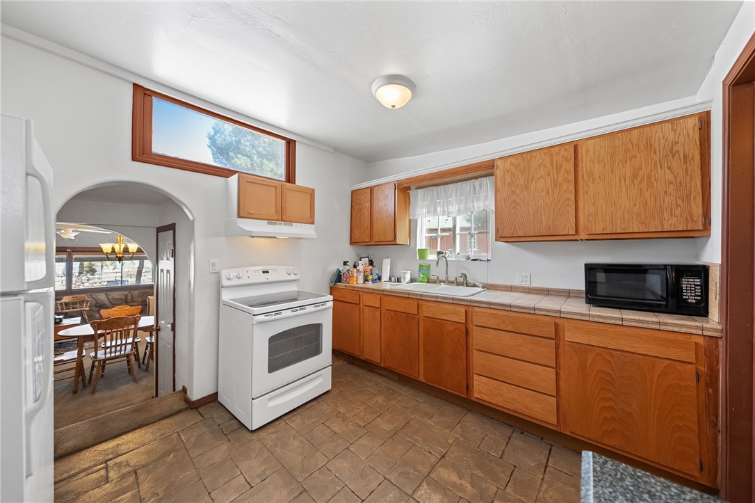 33120 Deeble Entrance Street