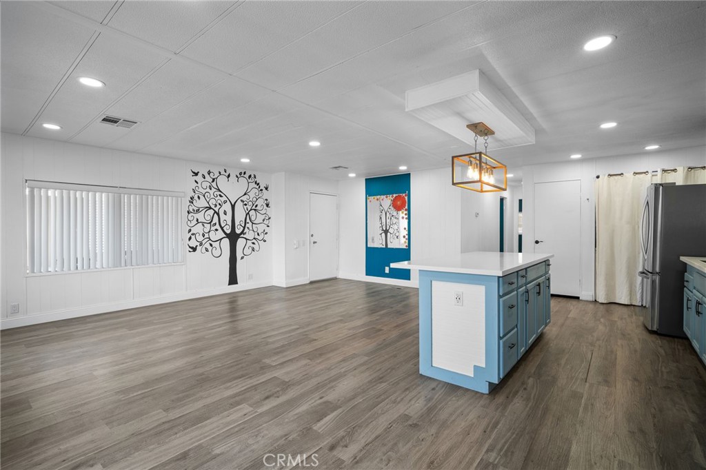 2205 W Acacia Avenue 167