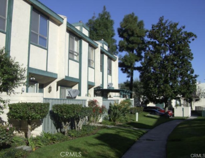 2100 W Palmyra Avenue 43