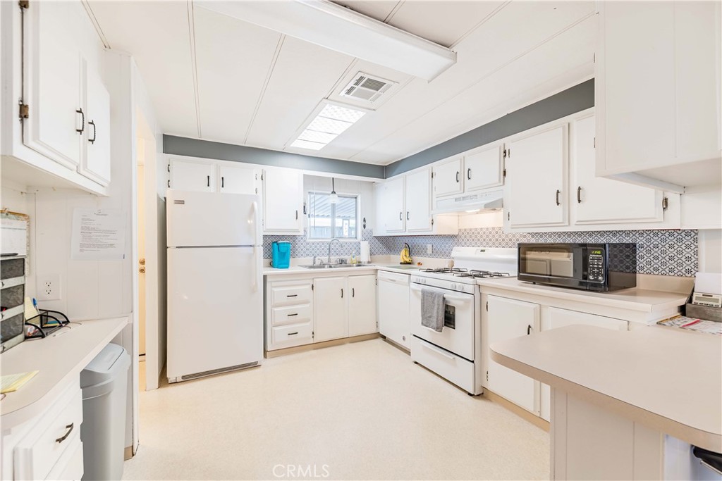 200 N El Camino Real 67