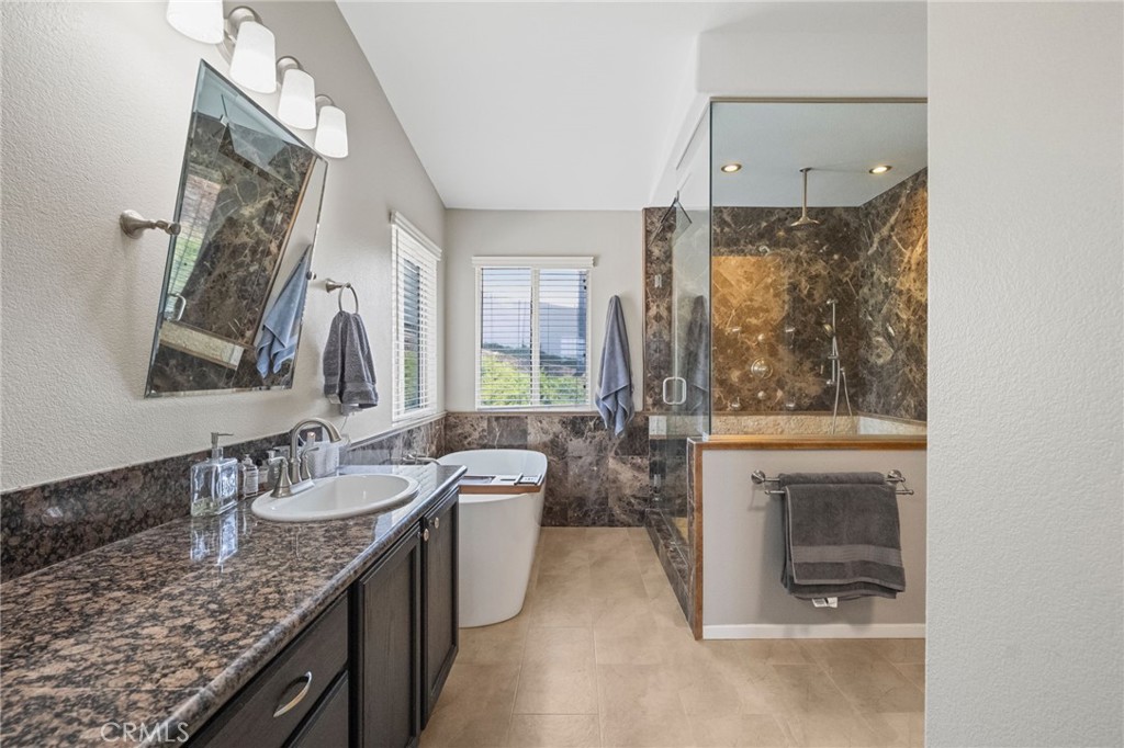 40406 Calle Katerine