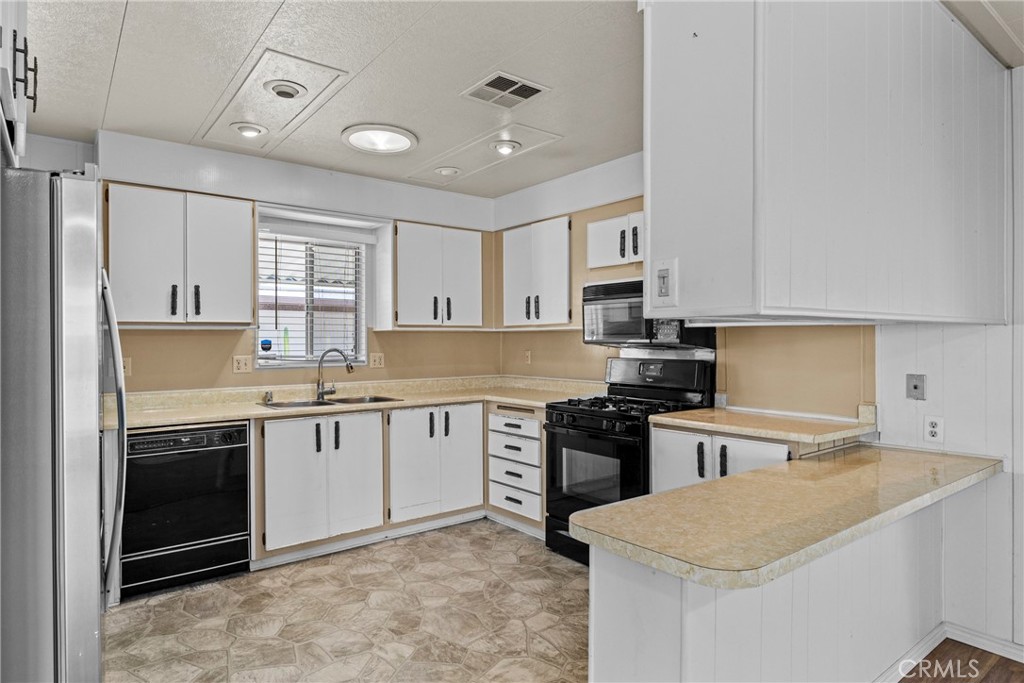 2230 Lake Park Dr. 106