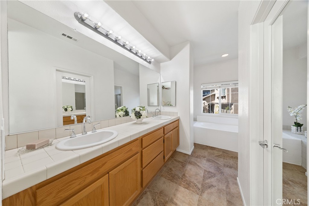 29818 Hillside View Ct