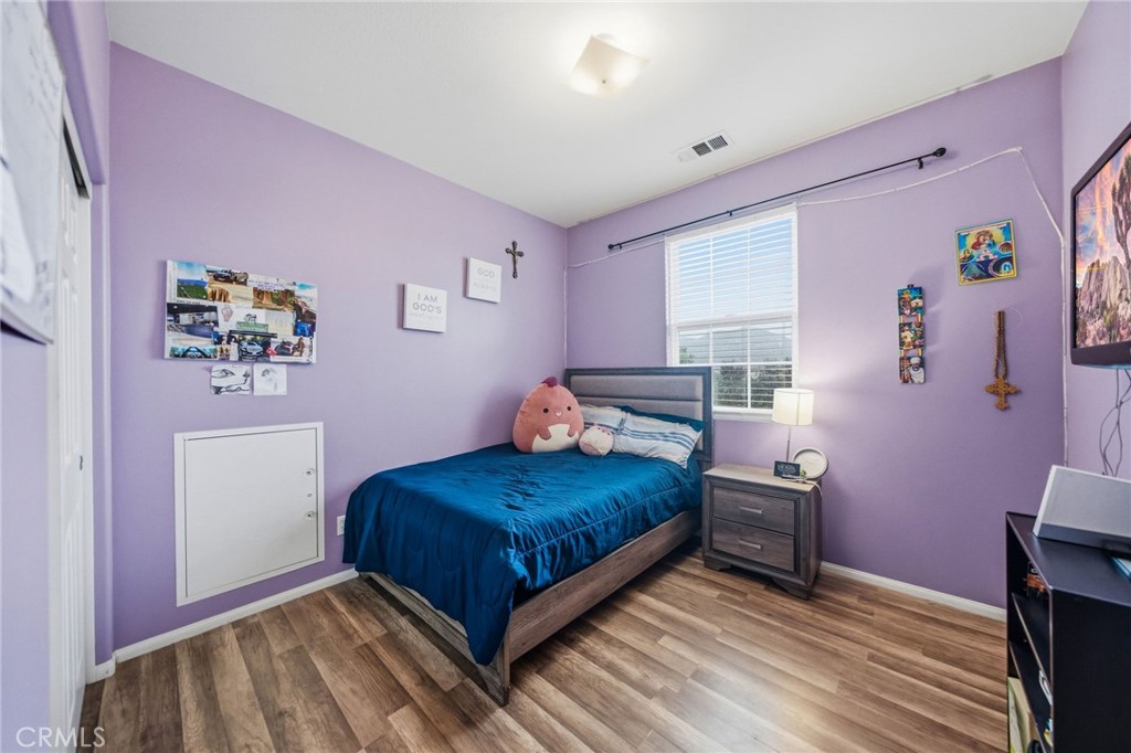 31154 Strawberry Tree 76