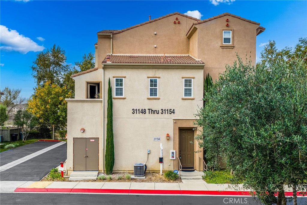 31154 Strawberry Tree 76