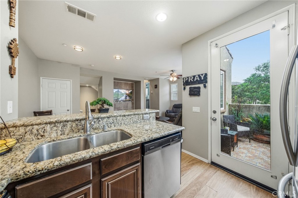 31154 Strawberry Tree 76