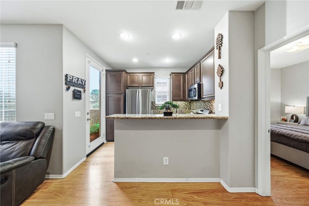 31154 Strawberry Tree 76