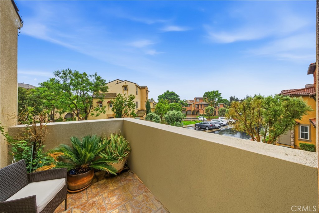 31154 Strawberry Tree 76