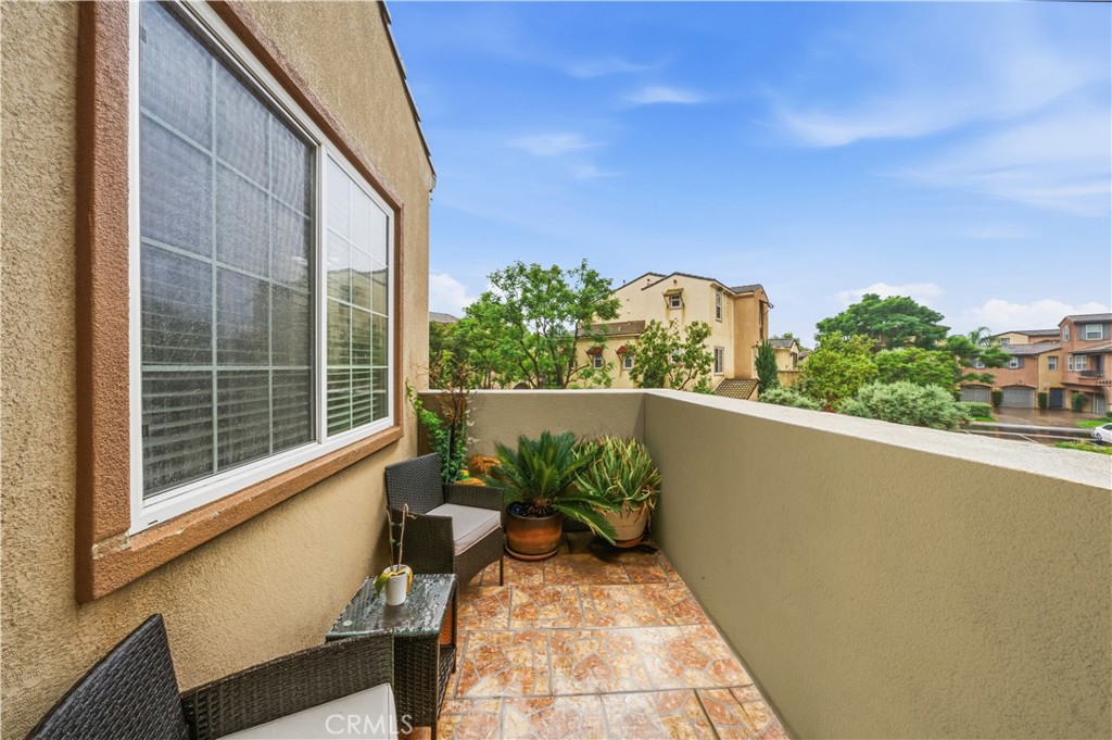 31154 Strawberry Tree 76