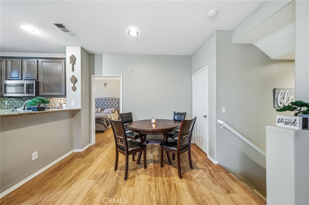 31154 Strawberry Tree 76