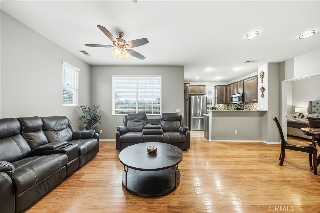 31154 Strawberry Tree 76