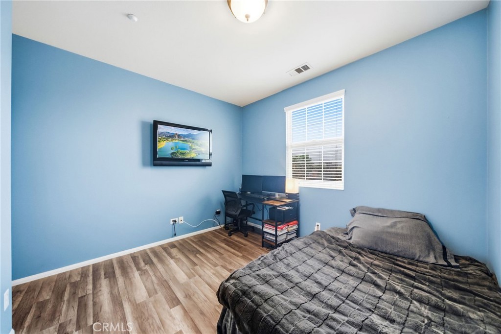 31154 Strawberry Tree 76