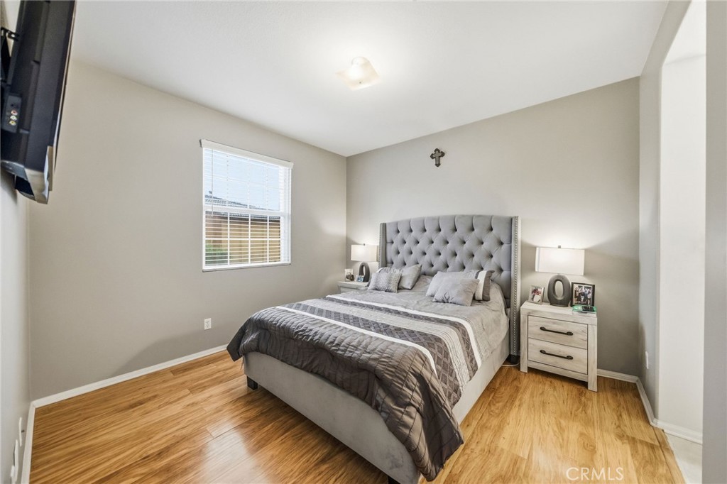 31154 Strawberry Tree 76