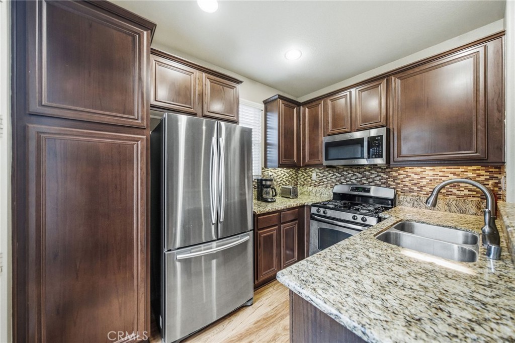 31154 Strawberry Tree 76