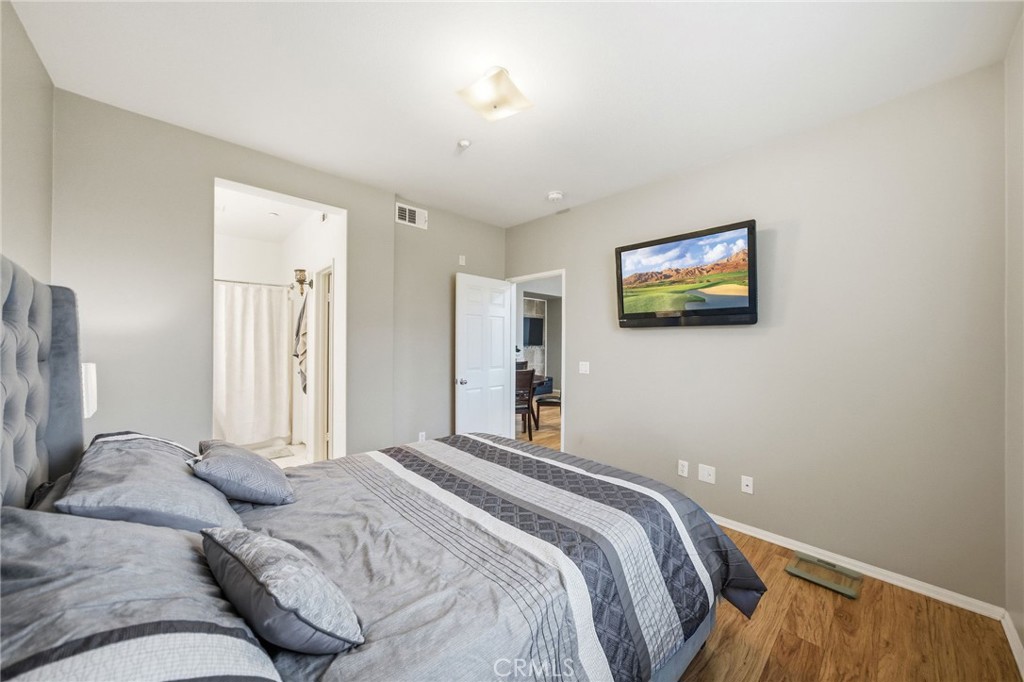 31154 Strawberry Tree 76