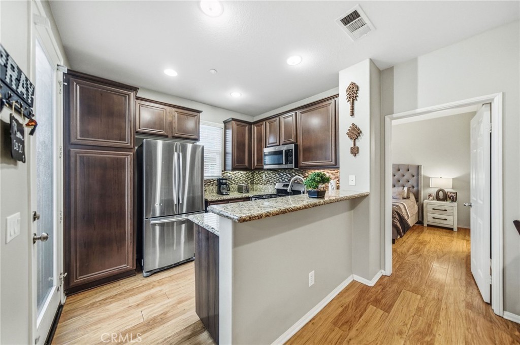 31154 Strawberry Tree 76