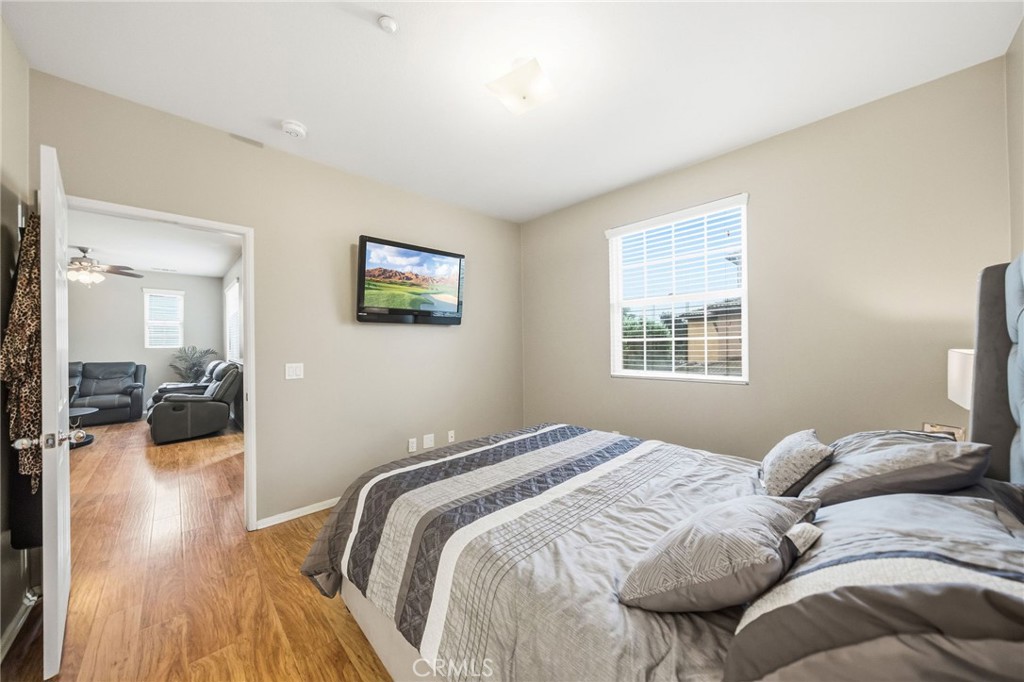 31154 Strawberry Tree 76