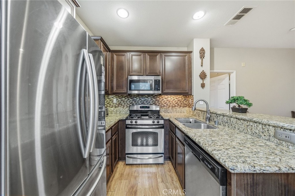 31154 Strawberry Tree 76