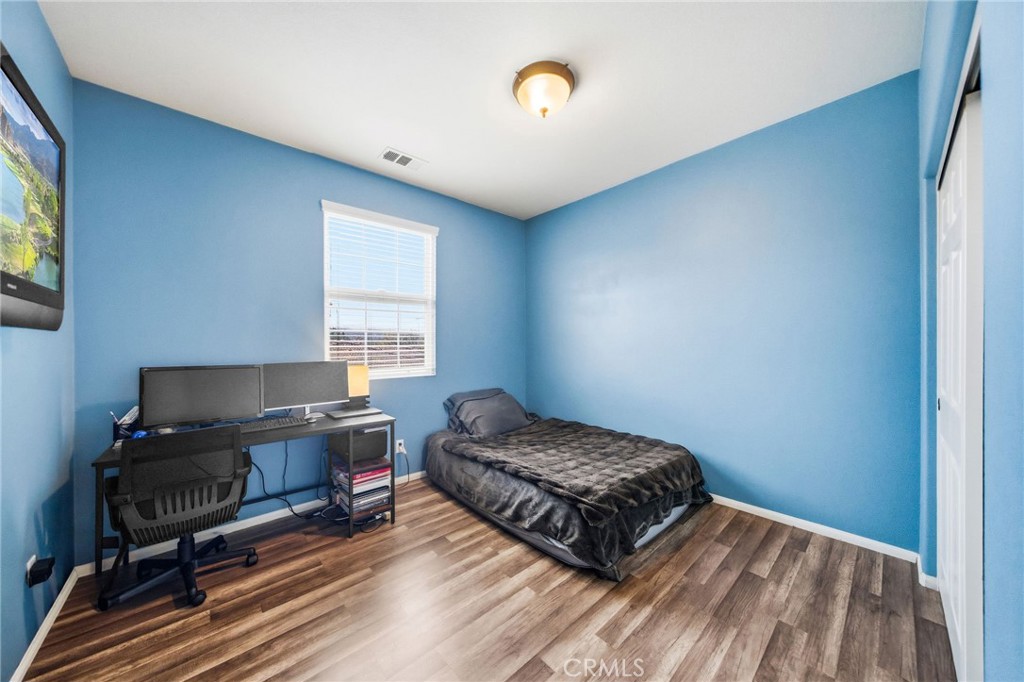 31154 Strawberry Tree 76